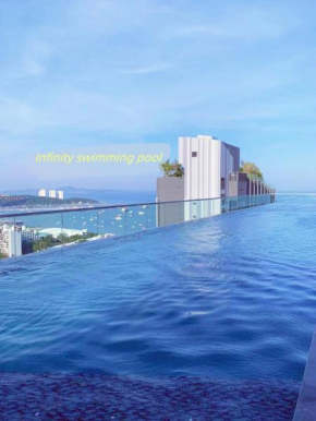 Infinity pool one bedroom apartment